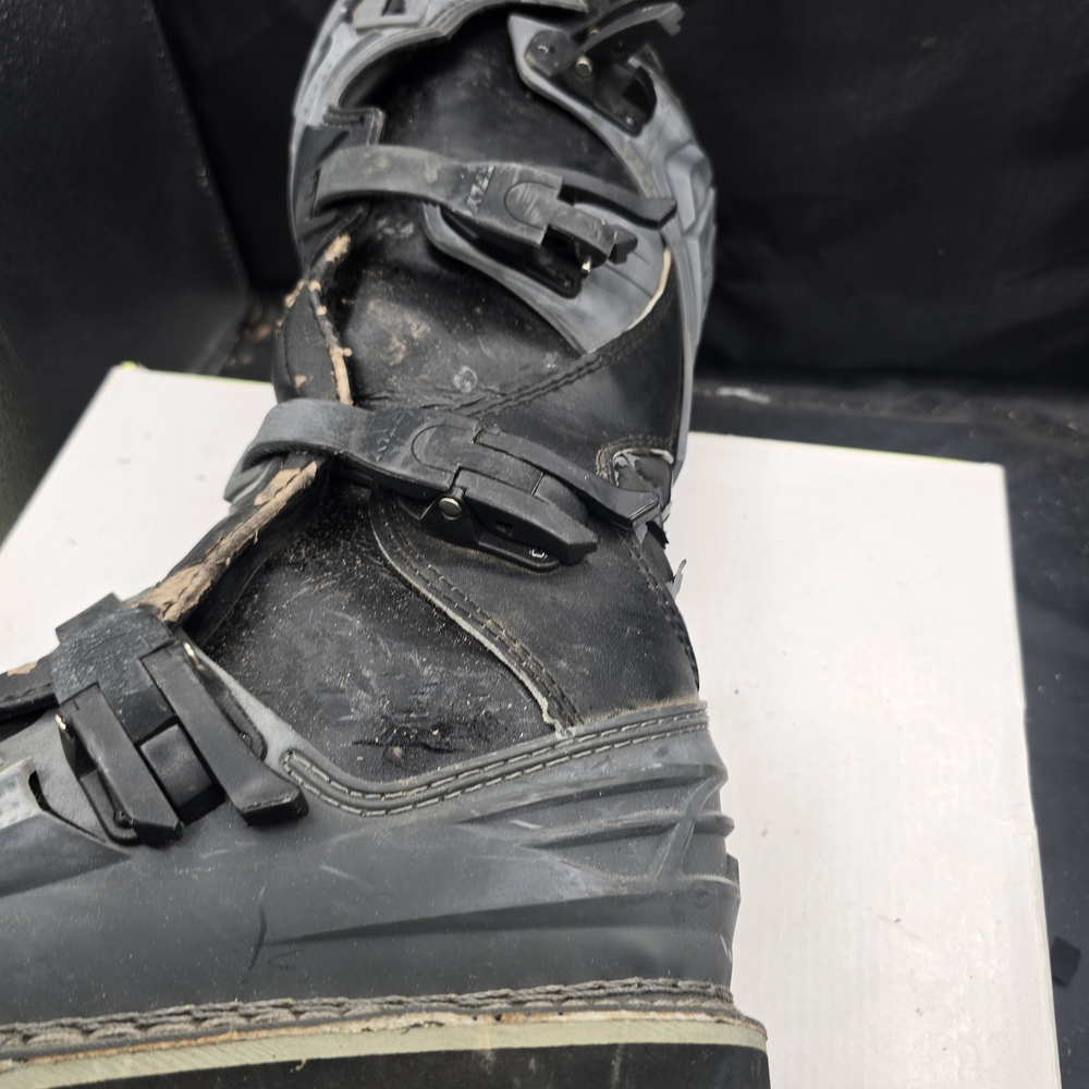 Pit Viper Black and Gray Athletic Shoes‎